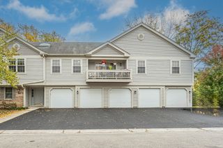 1218 BALLANTRAE Place E, Mundelein, IL 60060