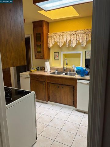 165 Linda Vista Ave, Pittsburg, CA 94565