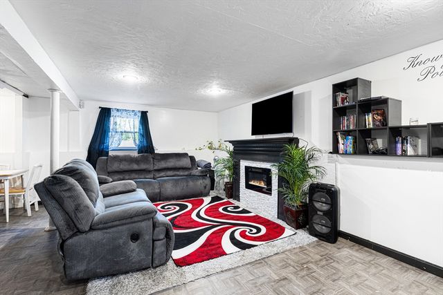 63 Winthrop St, Brockton, MA 02301