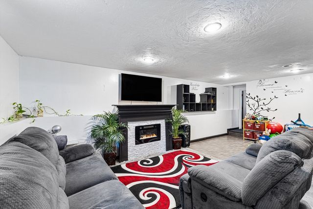 63 Winthrop St, Brockton, MA 02301