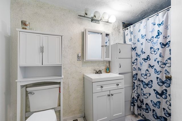 63 Winthrop St, Brockton, MA 02301