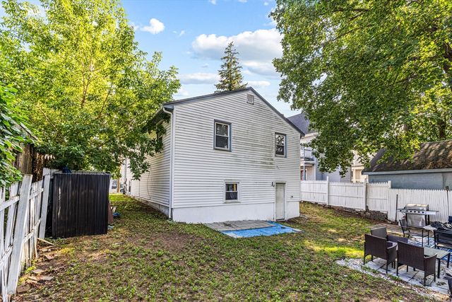 63 Winthrop St, Brockton, MA 02301