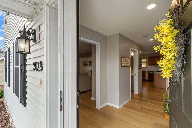2028 Sandhill Drive, Prairie Du Sac, WI 53578