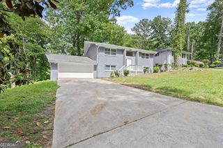 495 Larchmont Circle NW, Atlanta, GA 30318