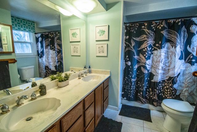 2371 Pineview Court, Flint Twp, MI 48433