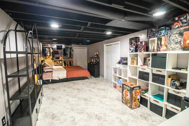 2371 Pineview Court, Flint Twp, MI 48433