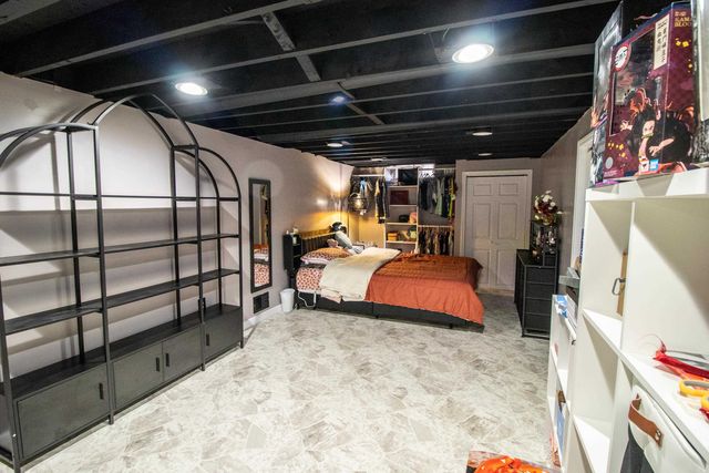 2371 Pineview Court, Flint Twp, MI 48433