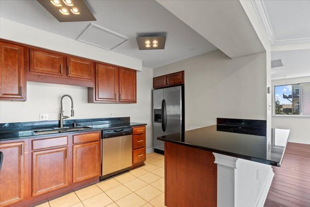 655 S Riverside Dr Apt 308, Memphis, TN 38103