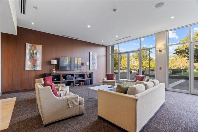 655 S Riverside Dr Apt 308, Memphis, TN 38103