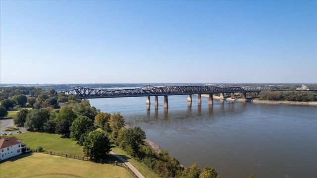 655 S Riverside Dr Apt 308, Memphis, TN 38103