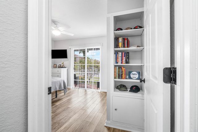 5112 Aurora Lake Circle, Greenacres, FL 33463