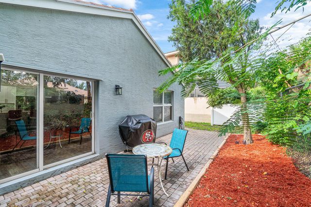 5112 Aurora Lake Circle, Greenacres, FL 33463