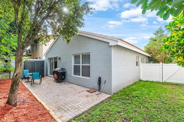 5112 Aurora Lake Circle, Greenacres, FL 33463