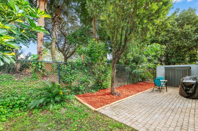 5112 Aurora Lake Circle, Greenacres, FL 33463