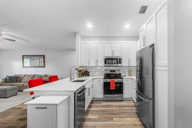 5112 Aurora Lake Circle, Greenacres, FL 33463