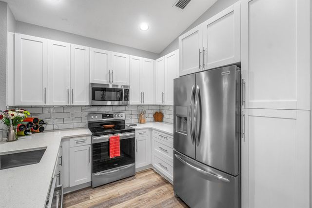 5112 Aurora Lake Circle, Greenacres, FL 33463