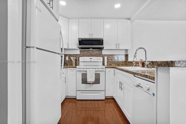 3545 NE 167th St 208, North Miami Beach, FL 33160