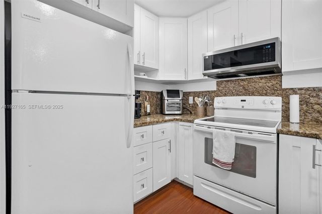 3545 NE 167th St 208, North Miami Beach, FL 33160