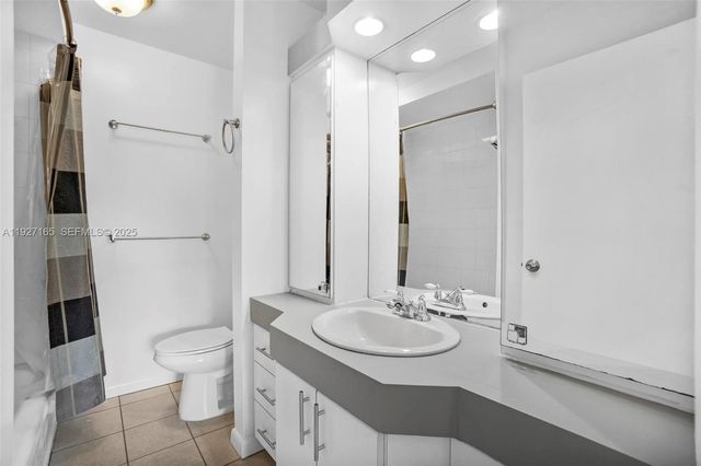 3545 NE 167th St 208, North Miami Beach, FL 33160