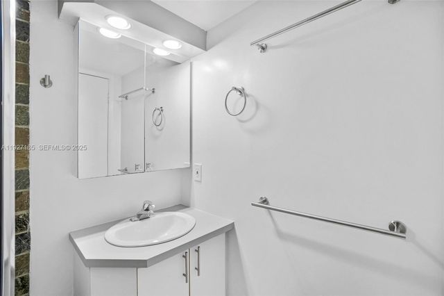 3545 NE 167th St 208, North Miami Beach, FL 33160