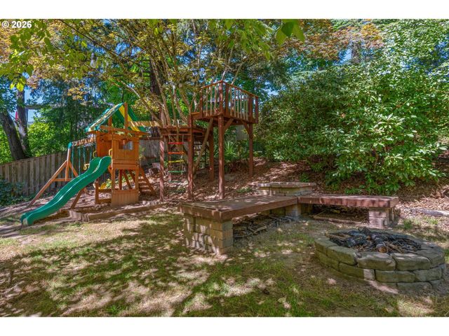 5575 SUNCREEK Dr, Lake Oswego, OR 97035