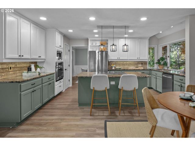 5575 SUNCREEK Dr, Lake Oswego, OR 97035