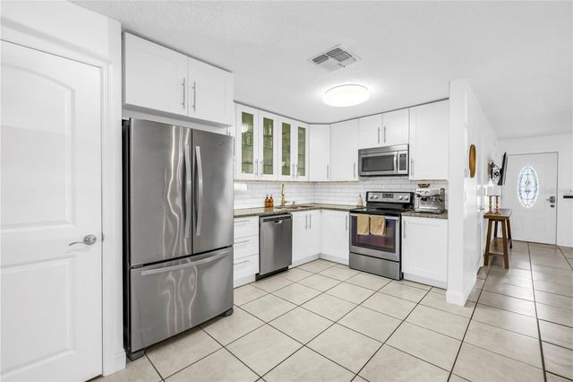 9858 83RD WAY, Seminole, FL 33777