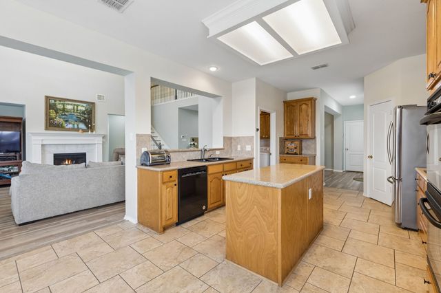 3804 Calloway Drive, Mansfield, TX 76063