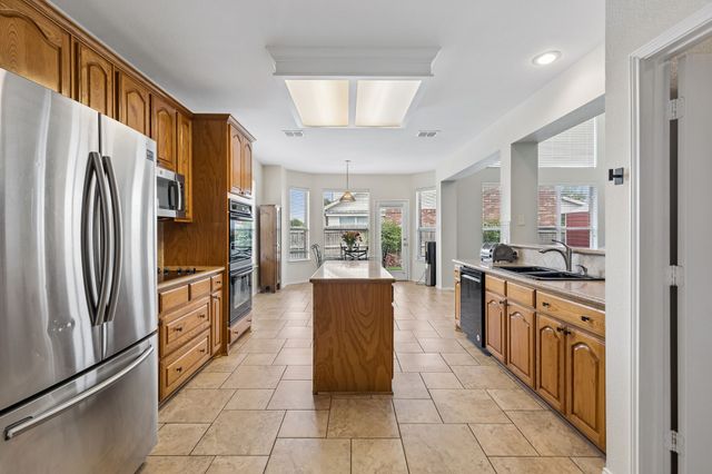 3804 Calloway Drive, Mansfield, TX 76063