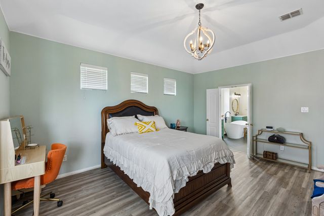 3804 Calloway Drive, Mansfield, TX 76063