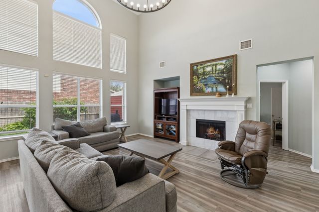 3804 Calloway Drive, Mansfield, TX 76063