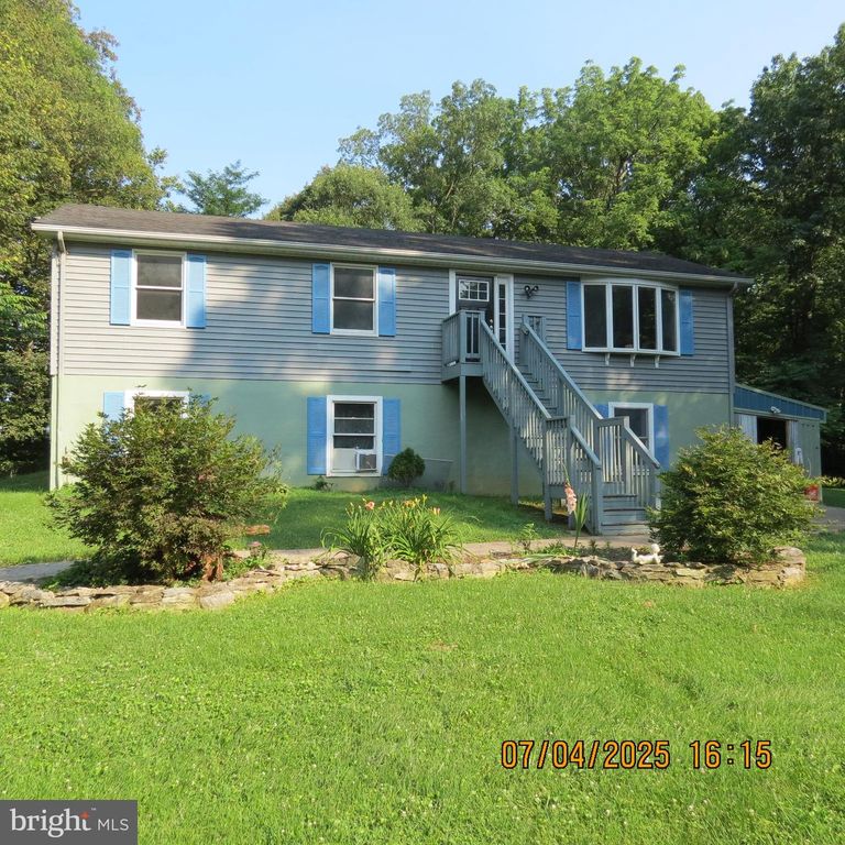 6 SHADY OAK LN, Kearneysville, WV 25430