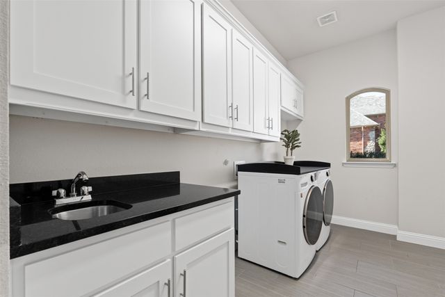 2608 Kuykendall Drive, Arlington, TX 76001