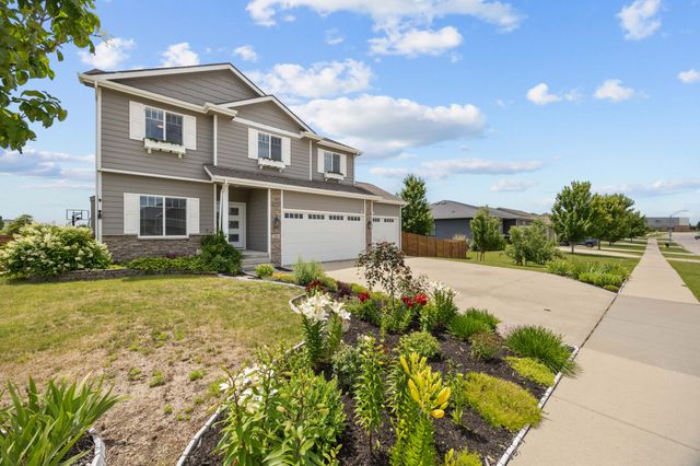 400 SE Tallgrass Lane, Waukee, IA 50263