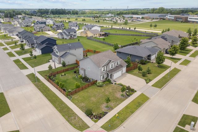400 SE Tallgrass Lane, Waukee, IA 50263