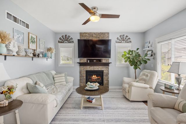 400 SE Tallgrass Lane, Waukee, IA 50263