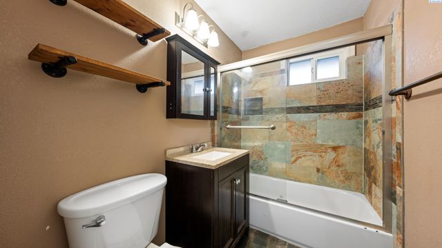 1001 S Benton, Kennewick, WA 99336