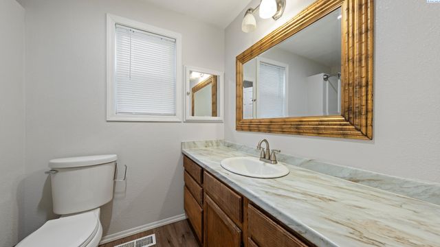 1001 S Benton, Kennewick, WA 99336