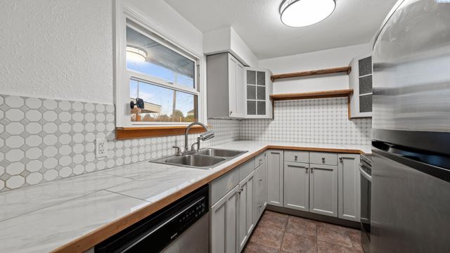 1001 S Benton, Kennewick, WA 99336