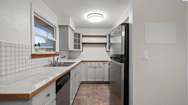 1001 S Benton, Kennewick, WA 99336