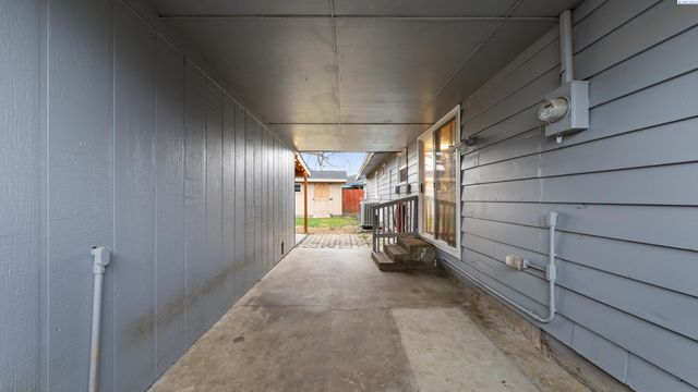 1001 S Benton, Kennewick, WA 99336