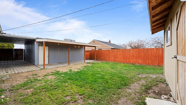 1001 S Benton, Kennewick, WA 99336