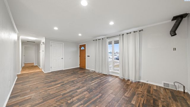 1001 S Benton, Kennewick, WA 99336