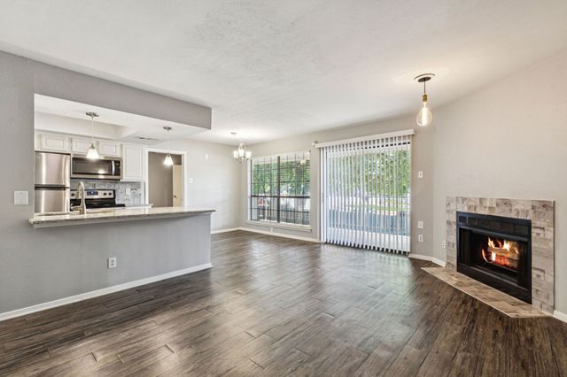 2505 Wedglea Drive 209, Dallas, TX 75211