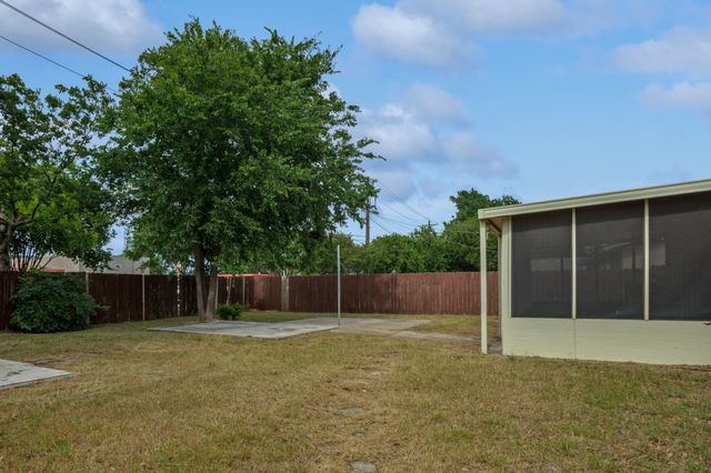 1820 Emery Street, Denton, TX 76201