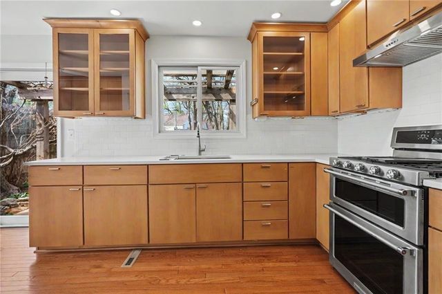 5212 W 57th Terrace, Roeland Park, KS 66205