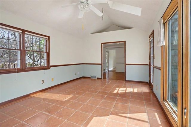 5212 W 57th Terrace, Roeland Park, KS 66205