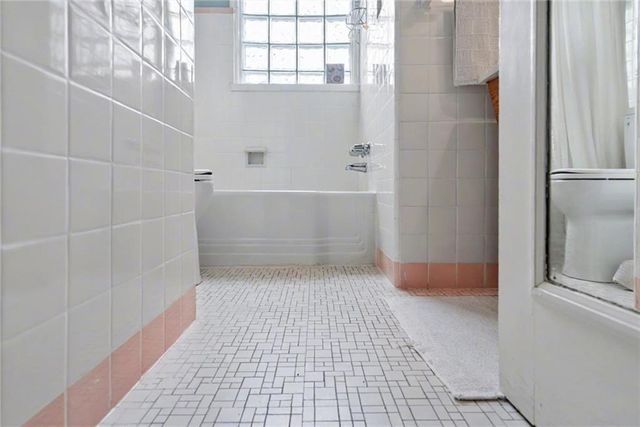 5212 W 57th Terrace, Roeland Park, KS 66205