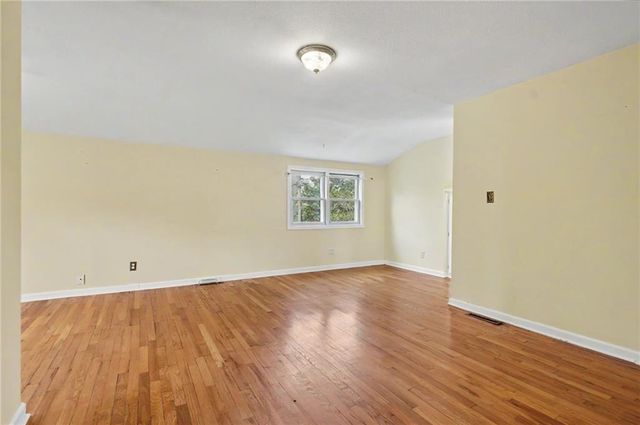 5212 W 57th Terrace, Roeland Park, KS 66205