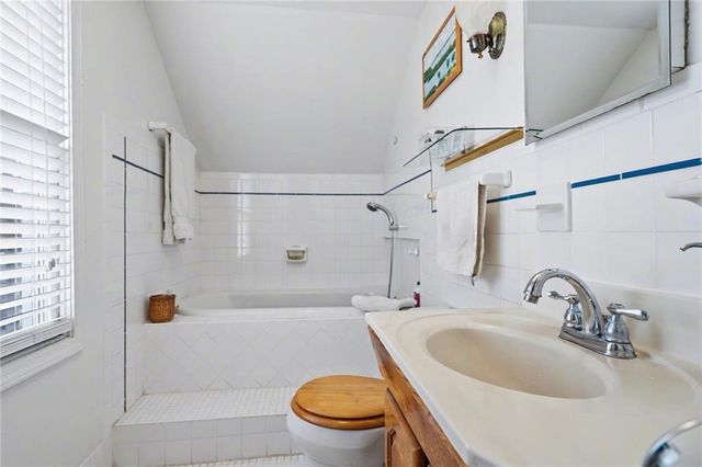 5212 W 57th Terrace, Roeland Park, KS 66205